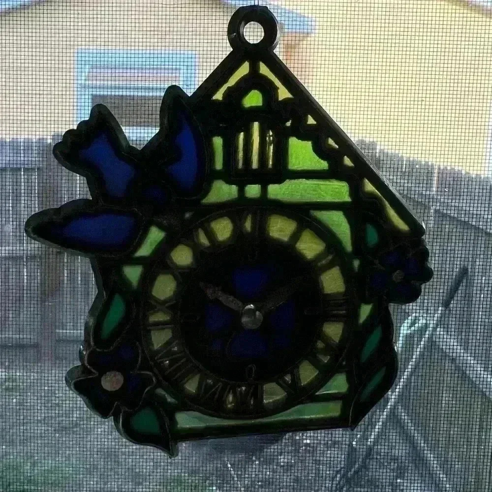 TIFFANY STYLE STAINED GLASS CUCKOO CLOCK CHRISTMAS ORNAMENT HEAVY METAL HANGING